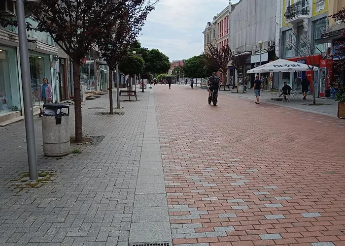 на центъра на до фонтаните и морето и градинта