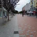 на центъра на до фонтаните и морето и градинта