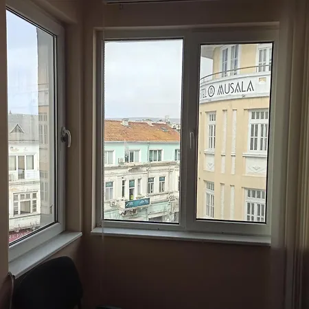 Апартаменты на центъра на до фонтаните и морето и градинта