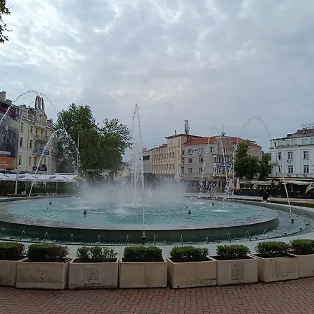 на центъра на до фонтаните и морето и градинта Варна