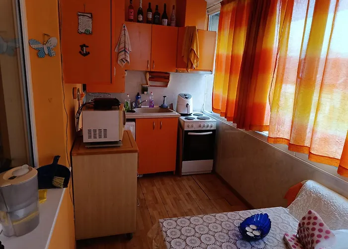 на центъра на до фонтаните и морето и градинта *